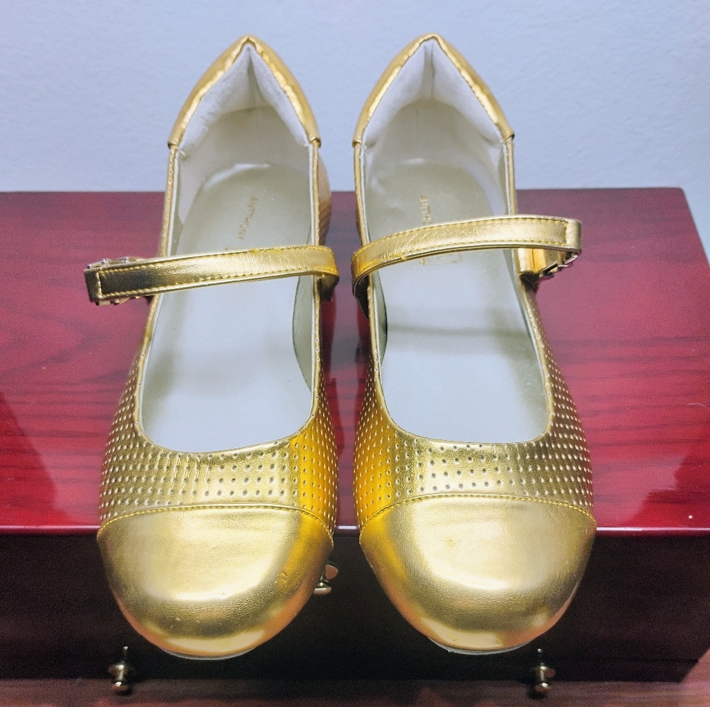 Chic Gold Women's Mary Jane Flats